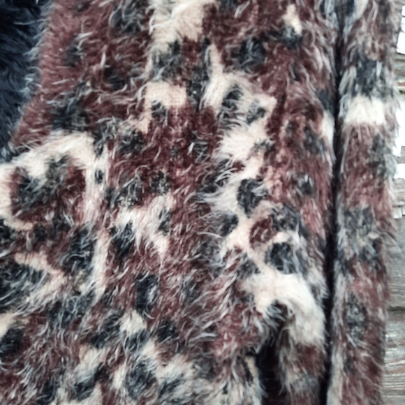 🌟 Ethyl Eyelash Sweater cardigan size medium - Picture 2 of 6